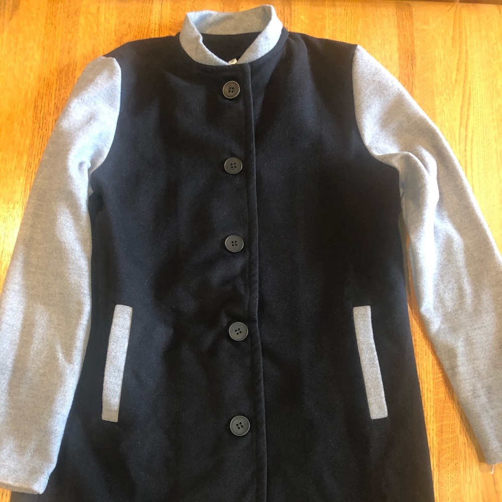 Black and gray blazer